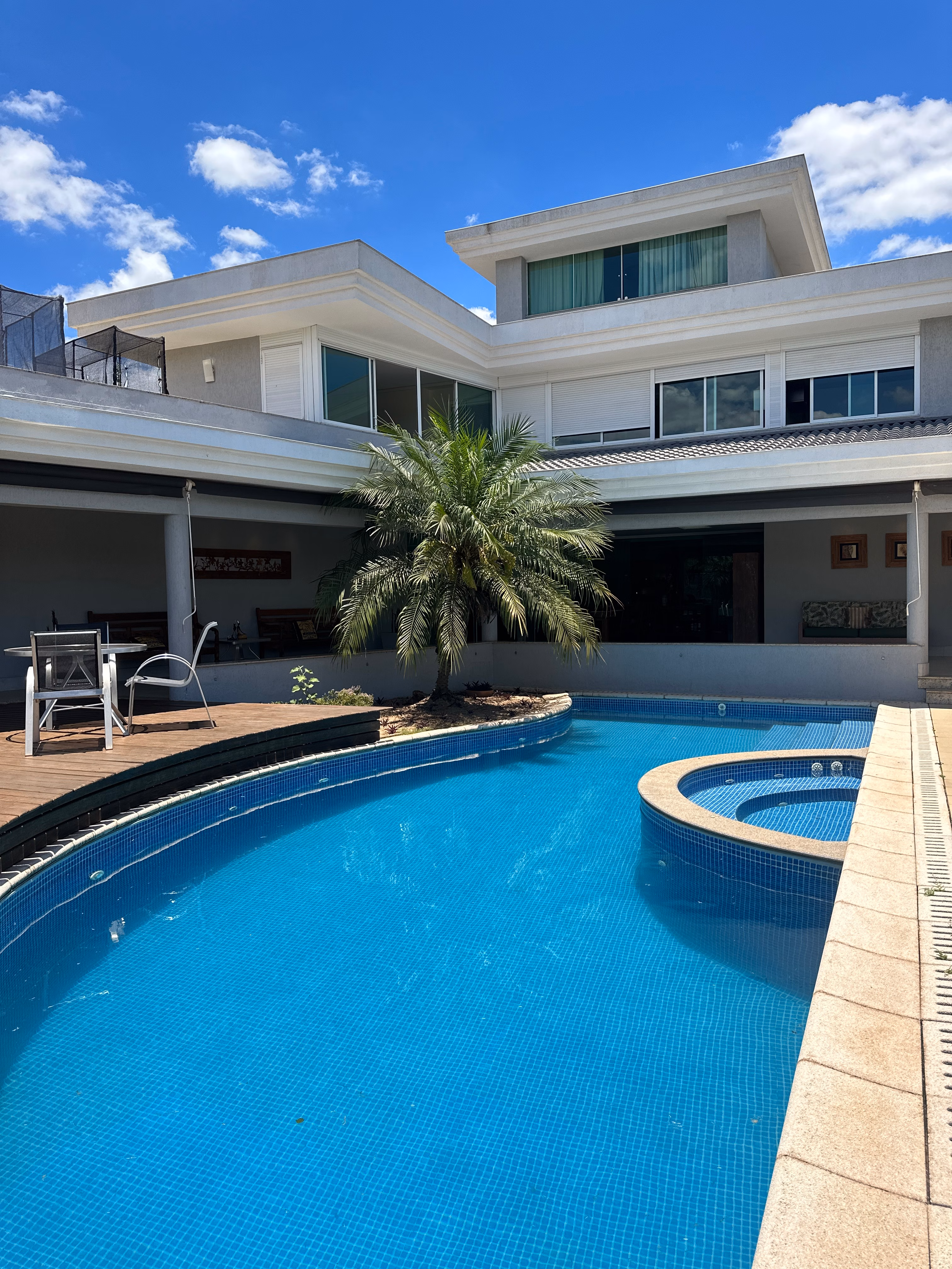 Área externa com piscina