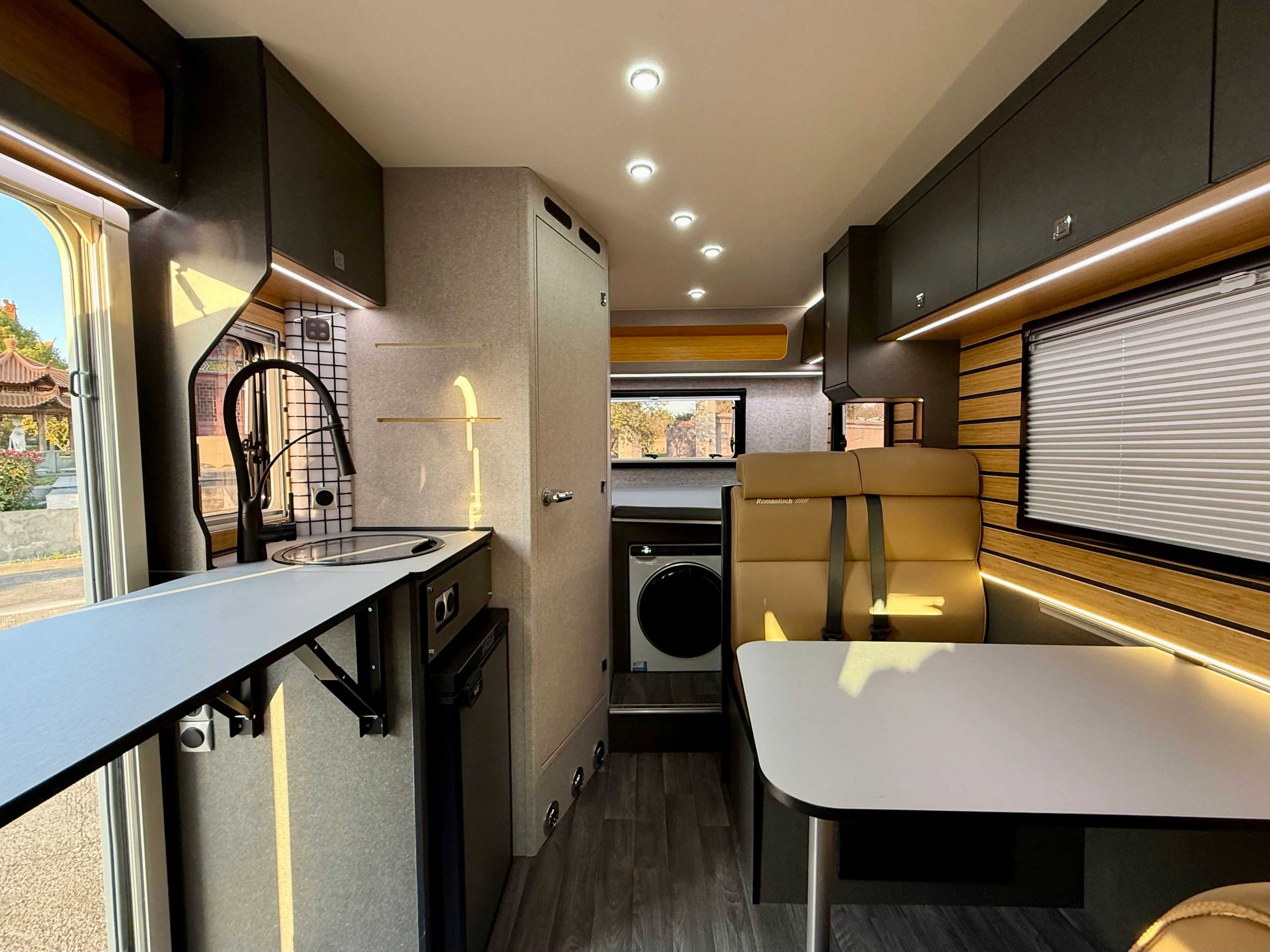 Ambiente interno do Motorhome Niron A — vista 2