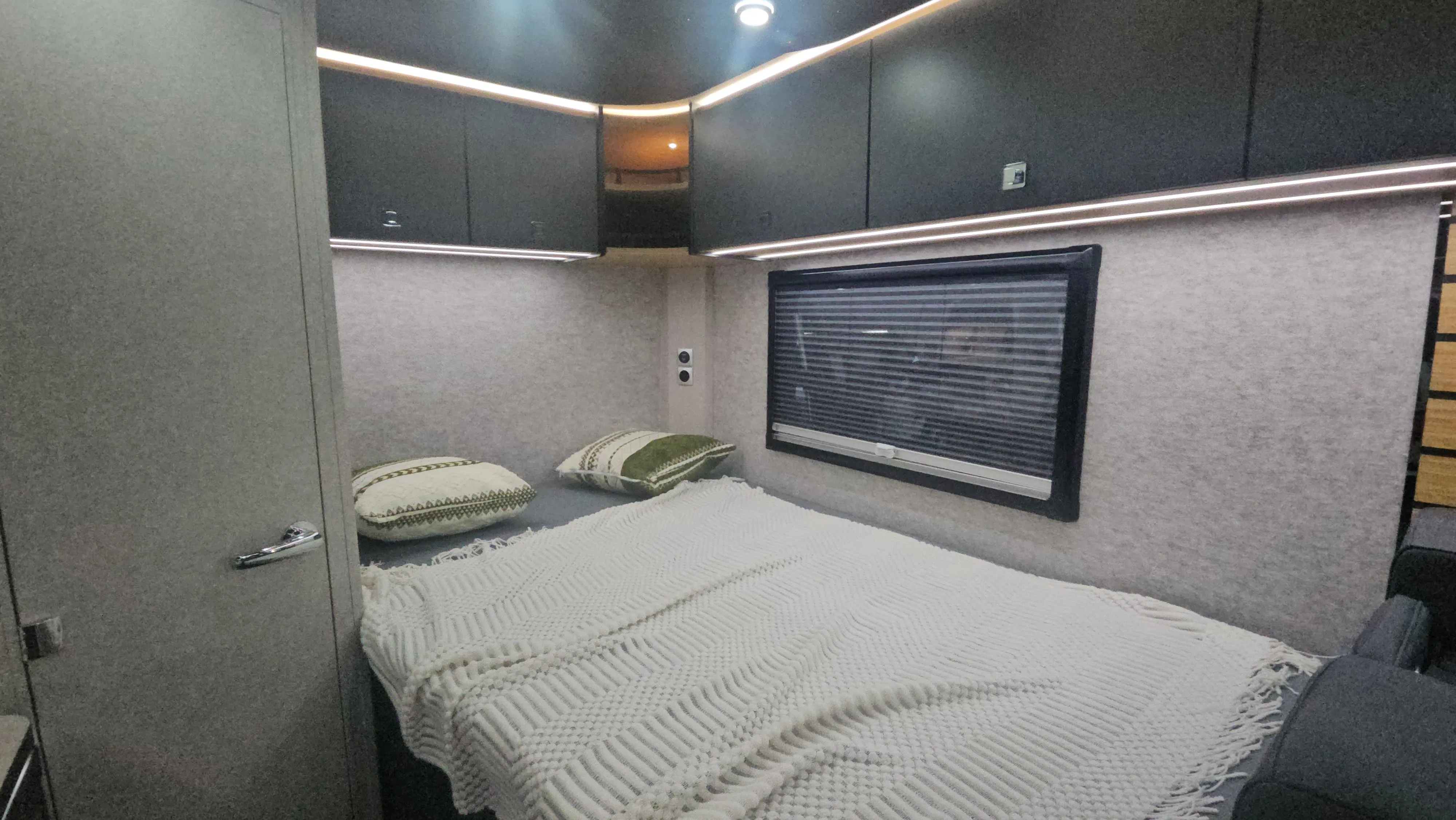 Quarto do Motorhome Niron B — vista 2
