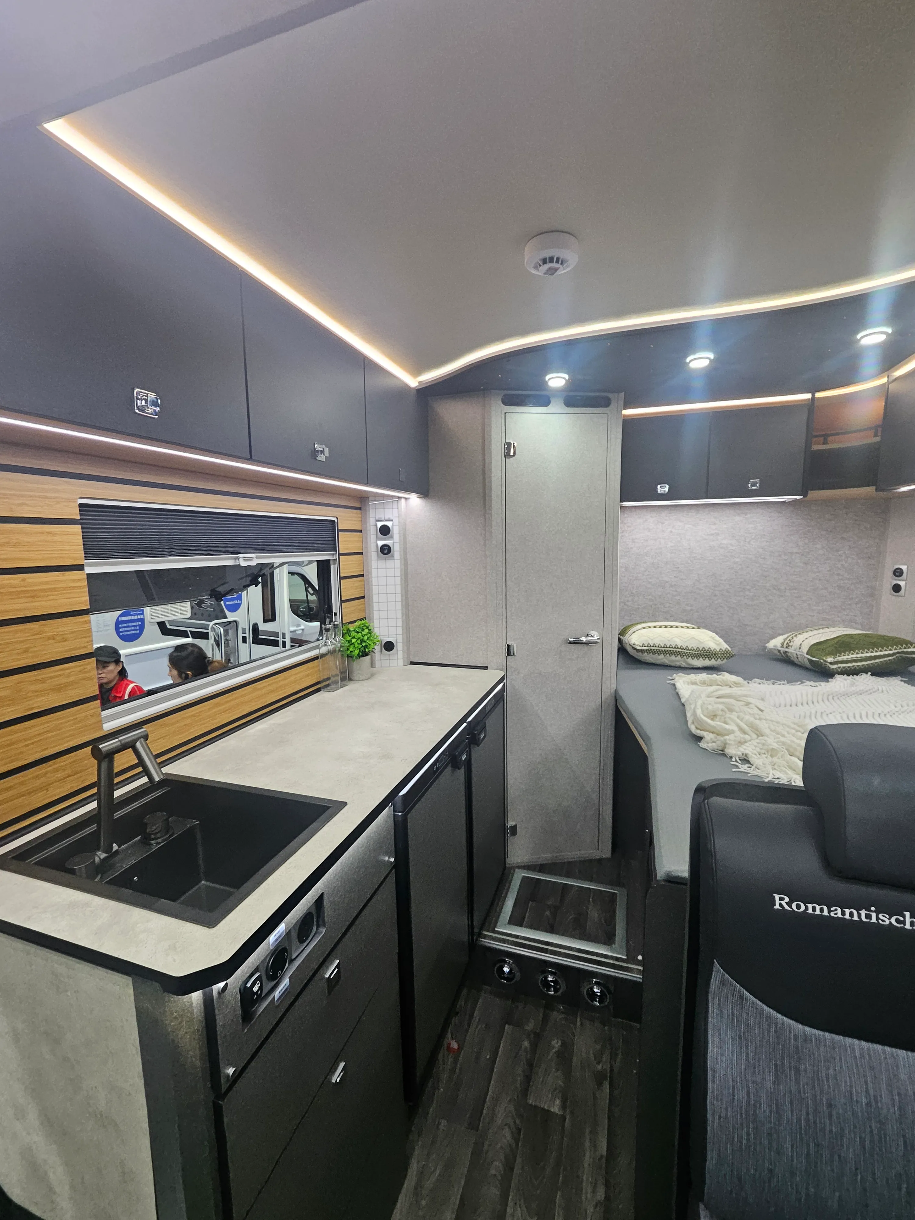 Cozinha do Motorhome Niron B — vista 2