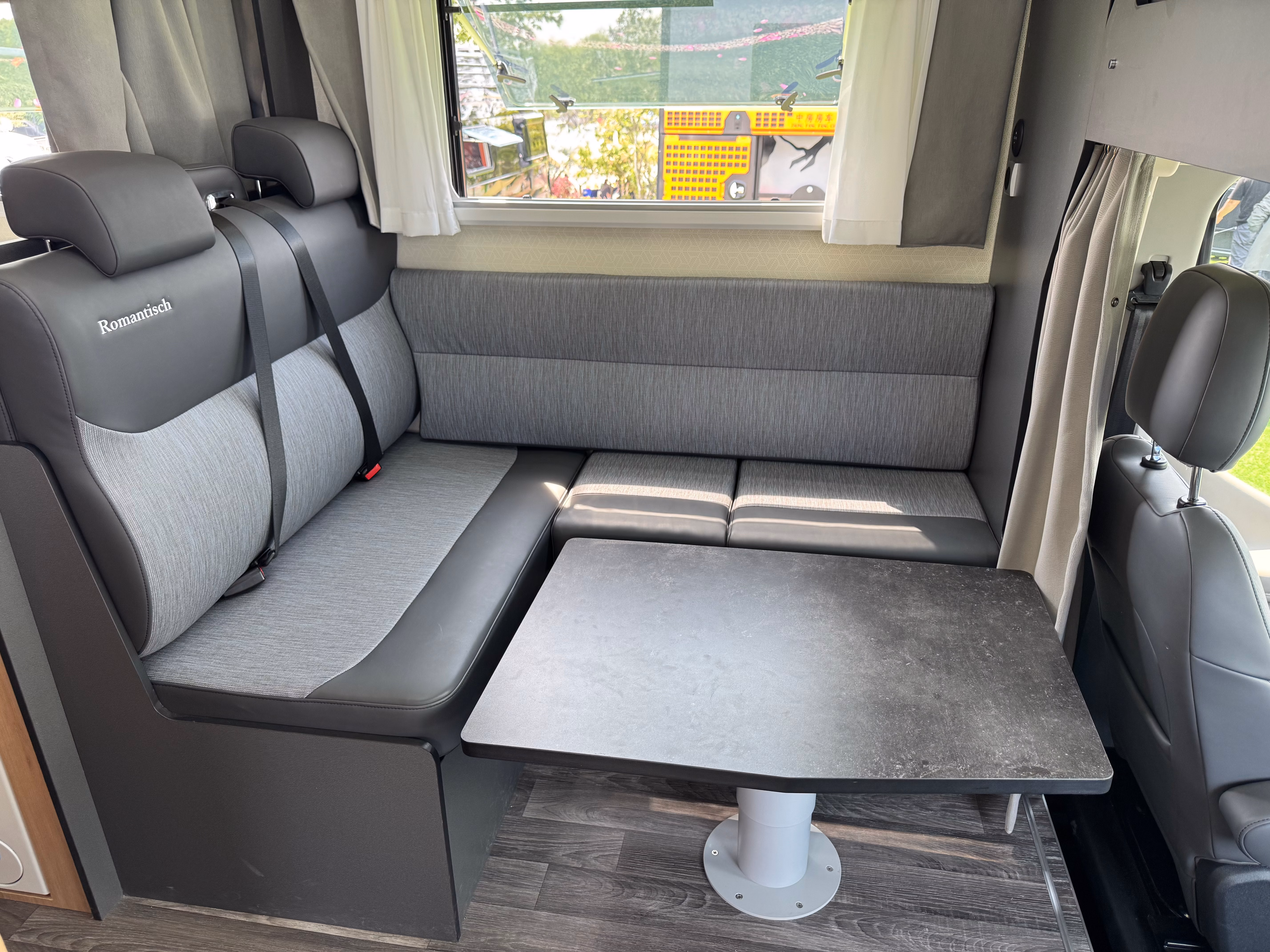 Ambiente interno do Motorhome Nira — vista 5
